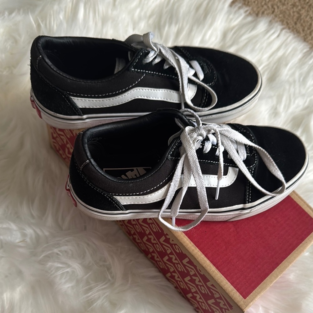 Vans Black and White Sneakers - Picture 4 of 13